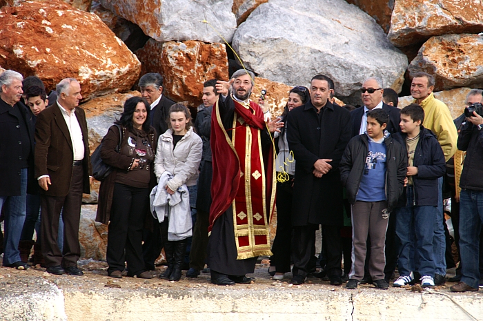 PICT2143 small THEOPHANY Priest First Toss.jpg - 334076 Bytes